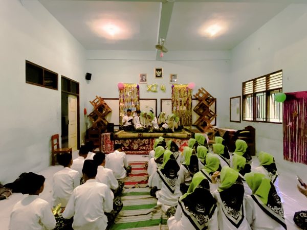 Semarak Maulid Nabi Muhammad SAW, Siswa MA Riyadlotut Thalabah Integrasikan Kearifan Lokal